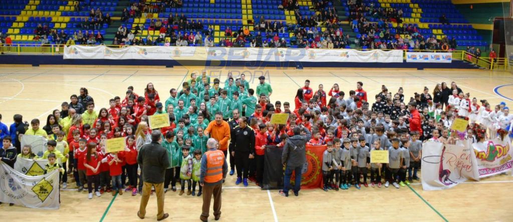 Durante doce horas, el pabellón municipal de Béjar acogió el sábado la gala deportiva benéfica anual