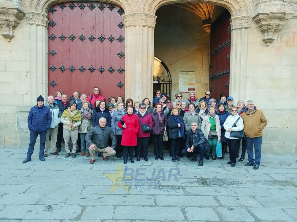 Estudiantes de Béjar de la Universidad de la Experiencia visitan la Universidad de Salamanca
