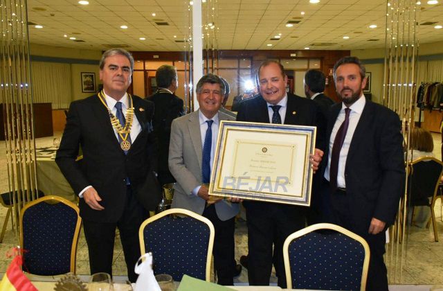 El club rotario de Béjar entregó el pasado viernes su decimocuarto Premio "Servir"