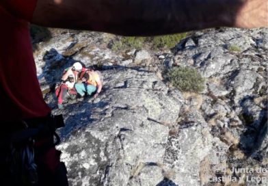 El Grupo de Rescate de la Junta de Castilla y León auxilia a un montañero enriscado en la Sierra de Béjar