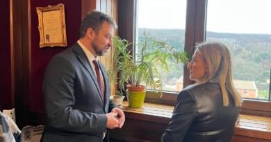 VÍDEO e ÍMAGENES | La ministra Tolón elige Béjar para su primera visita oficial y respalda el Centro de Alto Rendimiento en La Covatilla