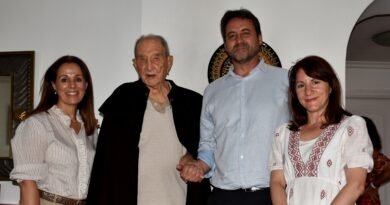 Béjar recibe la mítica capa de la saga Sánchez-Albornoz Béjar recibe la mítica capa de la saga Sánchez-Albornoz
