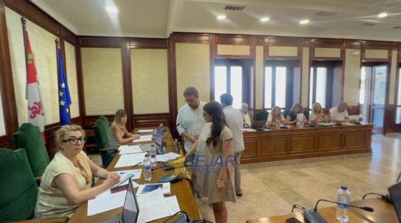 VÍDEOS | Jennifer del Pozo (PSOE) toma posesión como nueva edil en un pleno con amplios consensos
