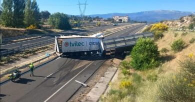 La A-66 registra un accidente entre camiones con dos heridos en La Cabeza de Béjar