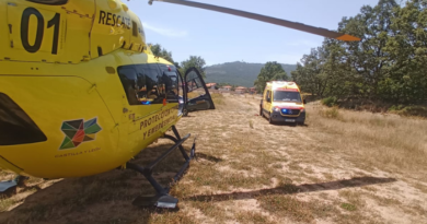 El Grupo de Rescate auxilia a un joven herido tras una caída en el Chorro de Las Batuecas El Grupo de Rescate auxilia a un joven herido tras una caída en el Chorro de Las Batuecas