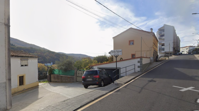 Un aparatoso accidente en la Ronda Viriato deja un joven atrapado en su vehículo