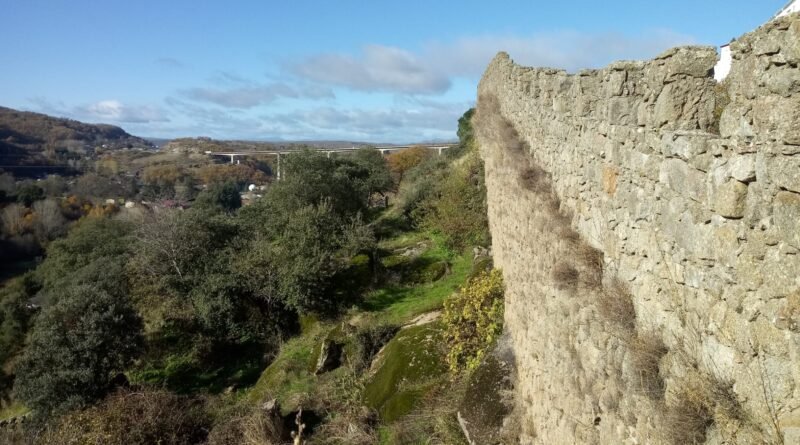 IMÁGENES | UPL exige a la Junta que cumpla su compromiso con La Muralla de Béjar