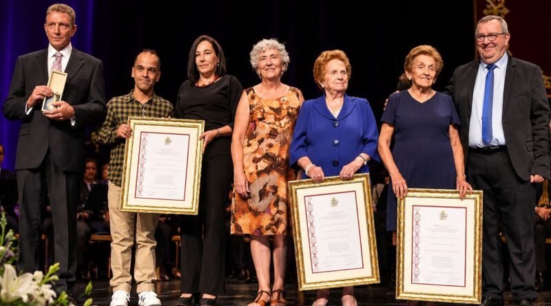 Baltasar Romero, las panaderas de San Juan, Nandi y Rosa Marcos reciben los Honores de Béjar