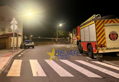 IMÁGENES | Un fuego en La Antigua moviliza a bomberos y policía en Béjar
