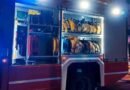 Los bomberos intervienen en el incendio de una vivienda en Sotoserrano