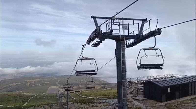 VÍDEOS | La Covatilla pone en marcha el telesilla con todas las sillas instaladas